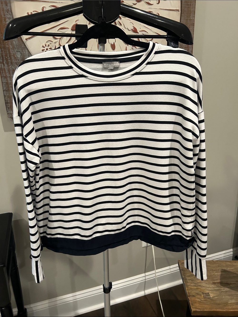 Talbots Women’s Striped Crewneck Long Sleeve Top Size Medium / Like New!